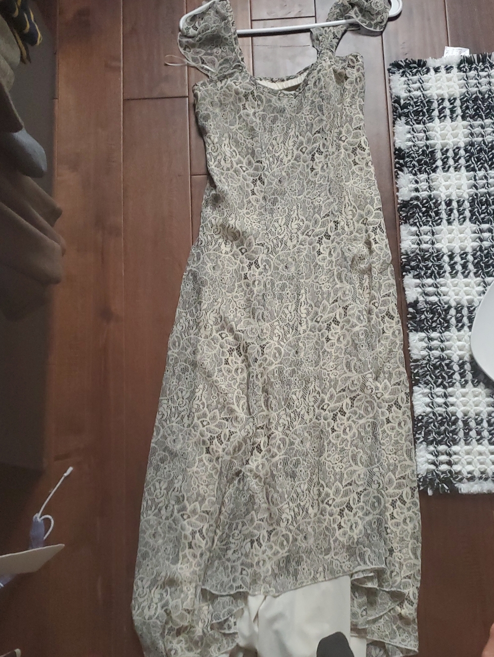 Mishka Belle Badgley Cream High-Low Dress with Floral Overlay Size 0 Stunn